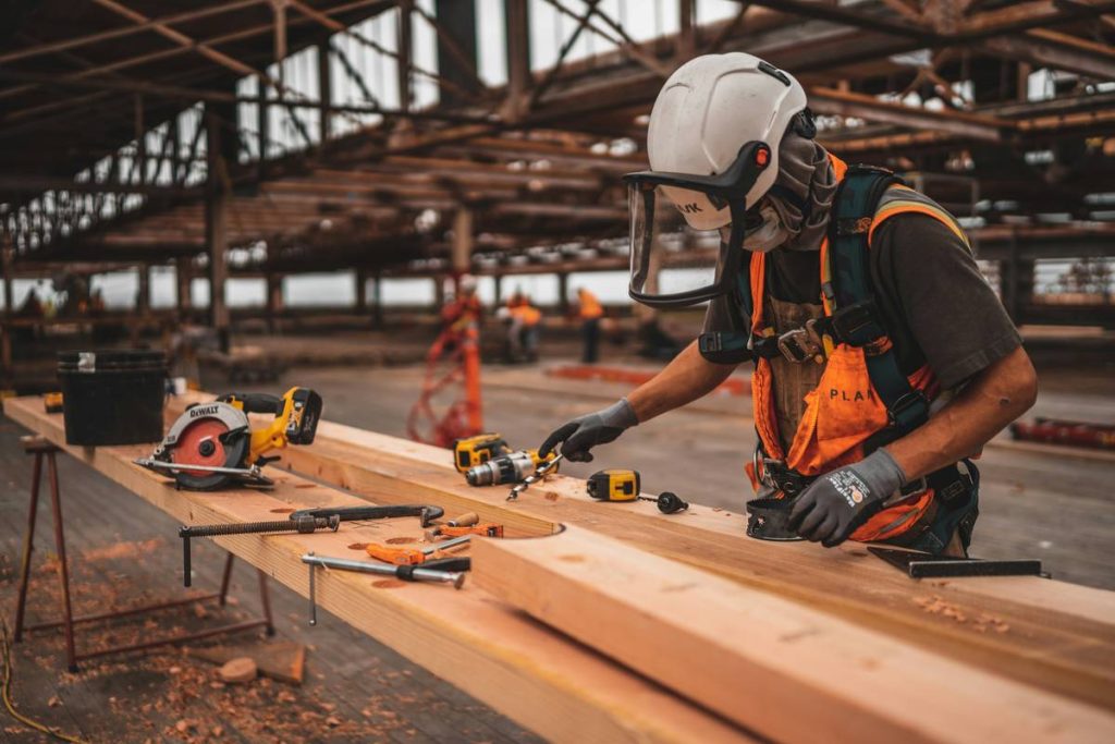 Using a Mitre Saw: 7 Proven Tips to Avoid Costly Mistakes